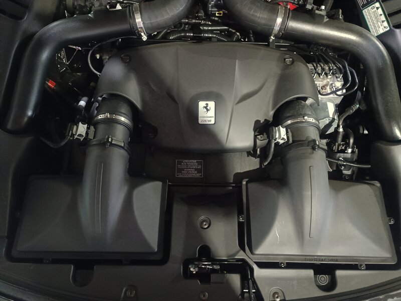 Used 2018 Ferrari California T RWD image 41