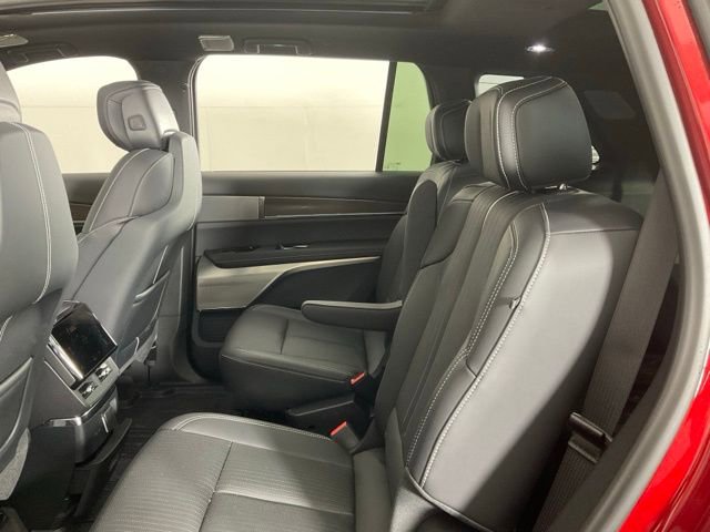 New 2026 Cadillac Vistiq Sport w/ LPO, Floor Liner Package image 30