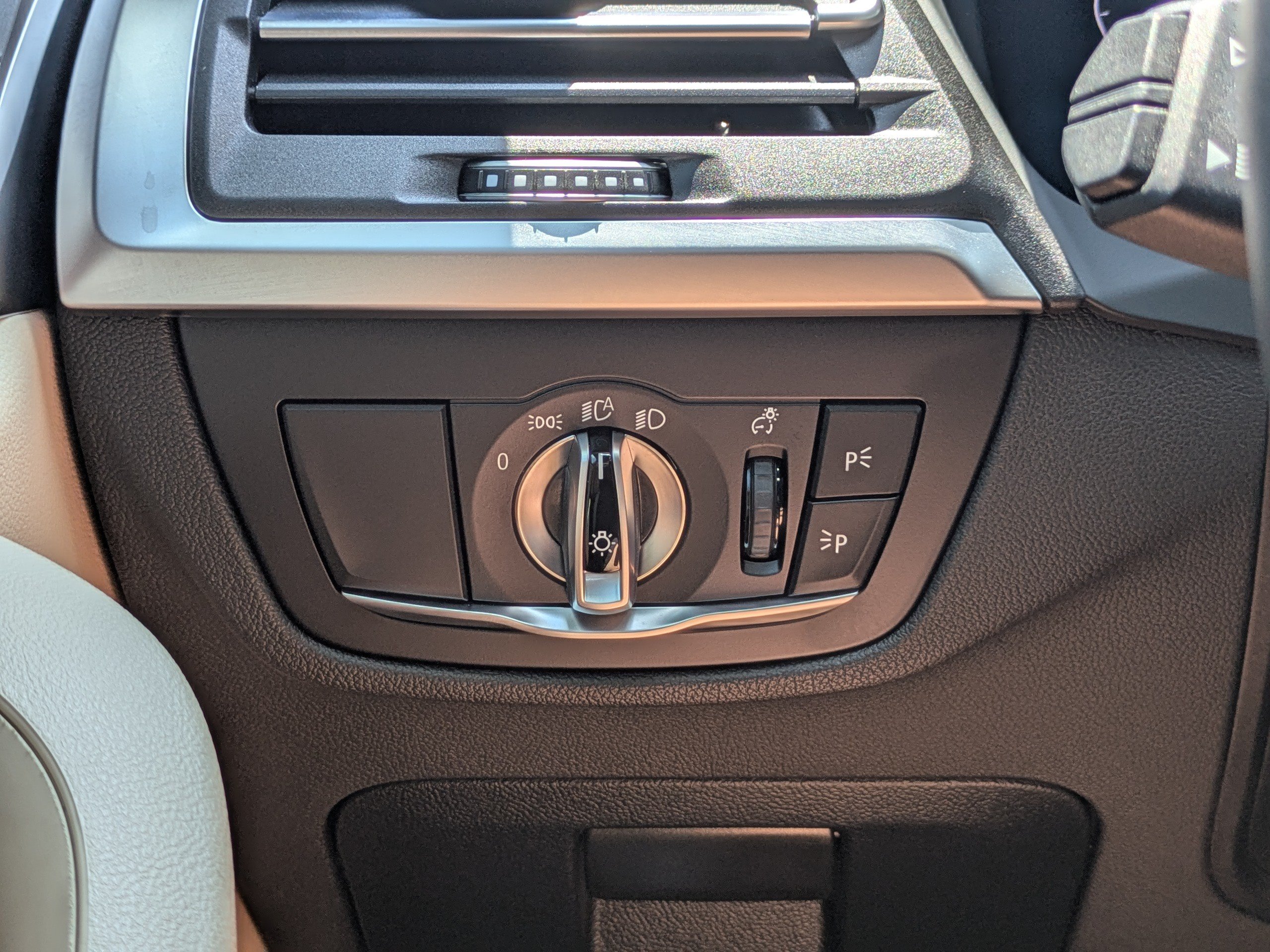 Used 2025 BMW X4 xDrive30i w/ Convenience Package AWD/4WD image 29
