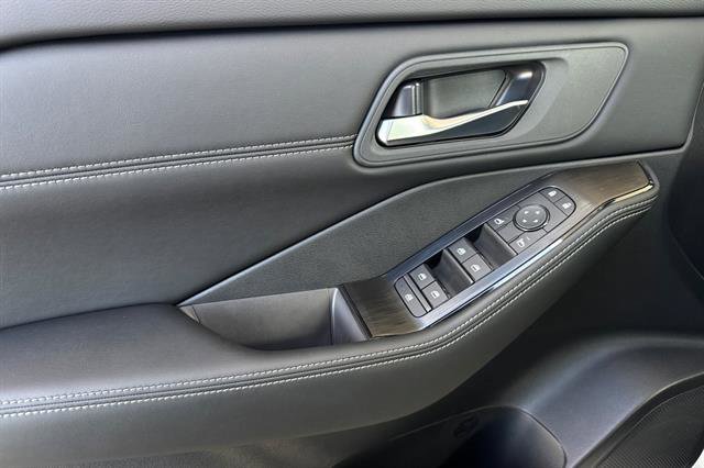 New 2026 Nissan Rogue Dark Armor image 11