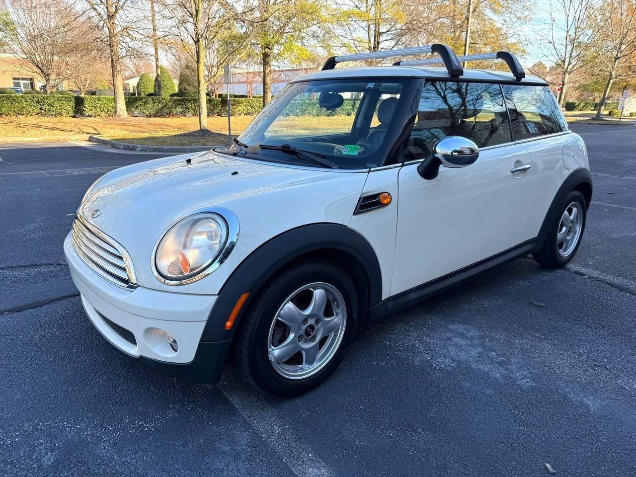 Used 2010 MINI Cooper Hardtop FWD image 2