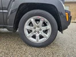 Used 2012 Jeep Liberty Limited w/ Tire & Wheel Group image 9
