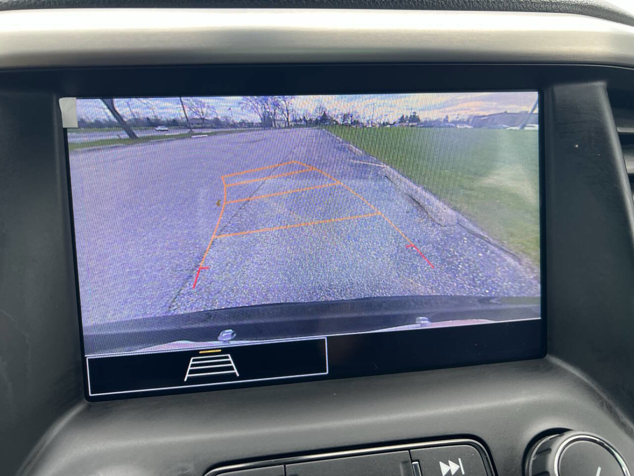 Used 2021 GMC Acadia SLE w/ Driver Convenience Package FWD image 12