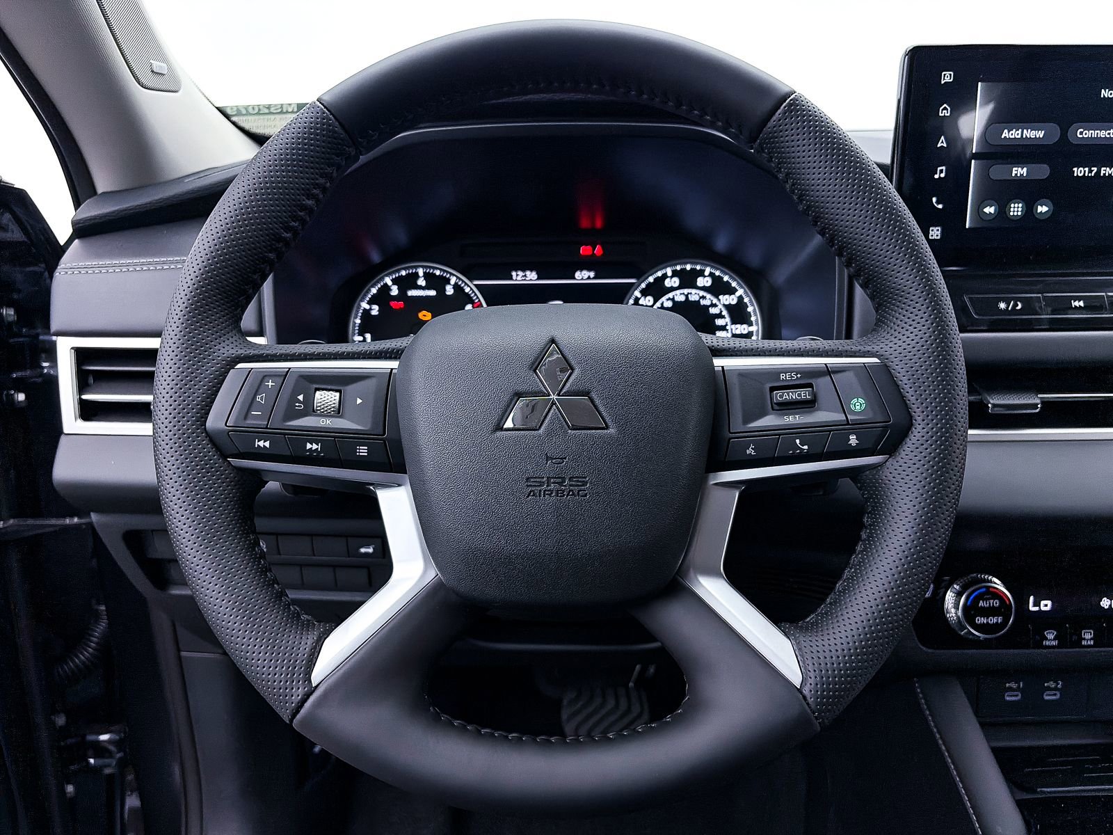 New 2026 Mitsubishi Outlander SE FWD image 21