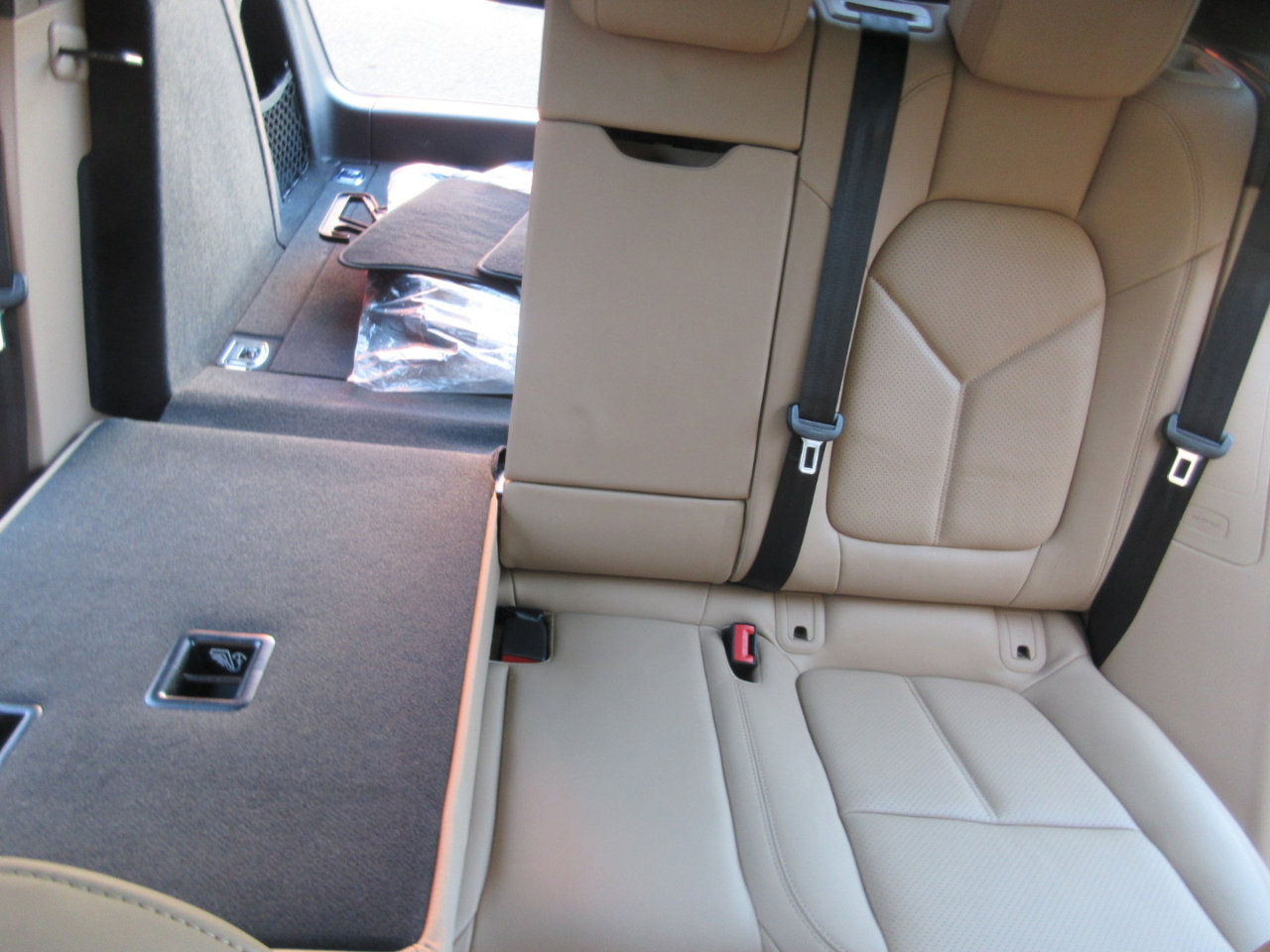 Used 2024 Porsche Macan image 34