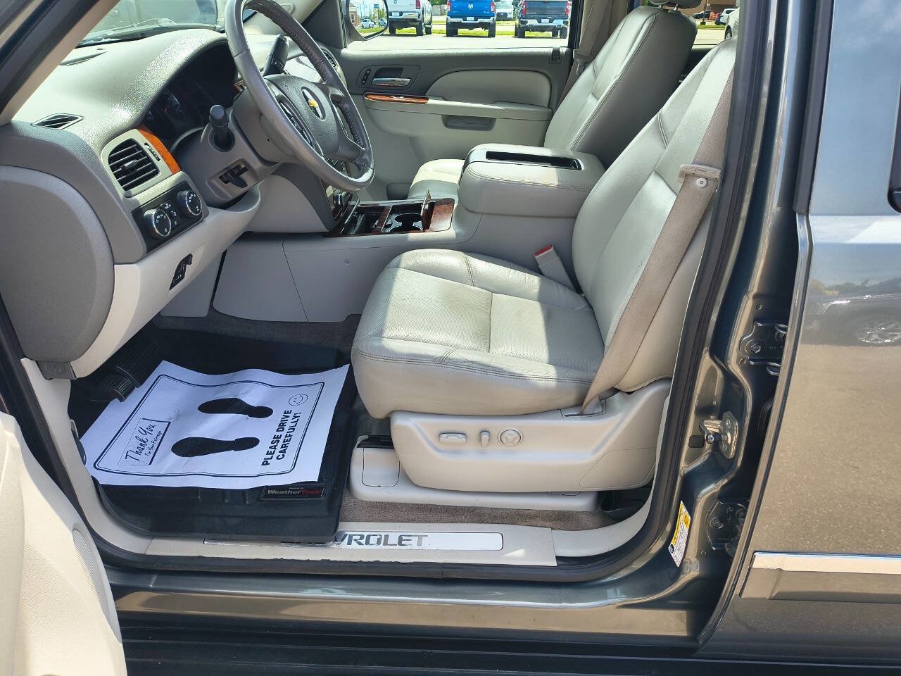 Used 2011 Chevrolet Avalanche LTZ AWD/4WD image 16