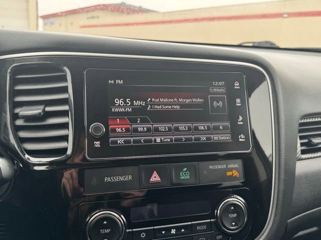 Used 2018 Mitsubishi Outlander SE image 3