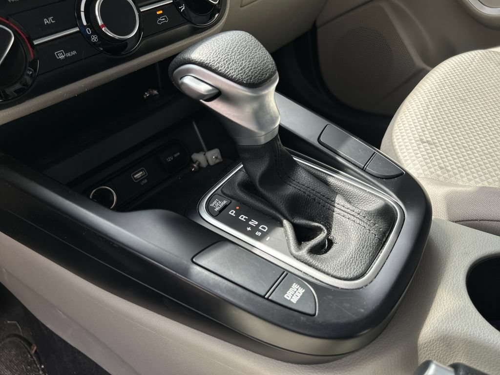 Used 2025 Kia Soul LX w/ LX Technology Package FWD image 21