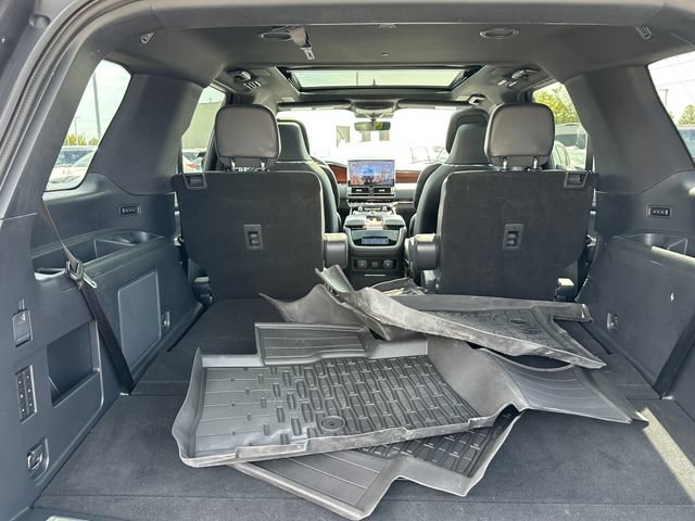 Used 2022 Lincoln Navigator Reserve AWD/4WD image 11