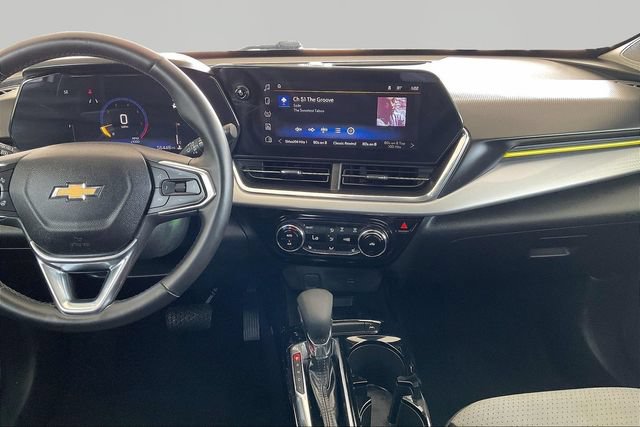 Used 2024 Chevrolet Trax LT w/ Sunroof Package FWD image 9