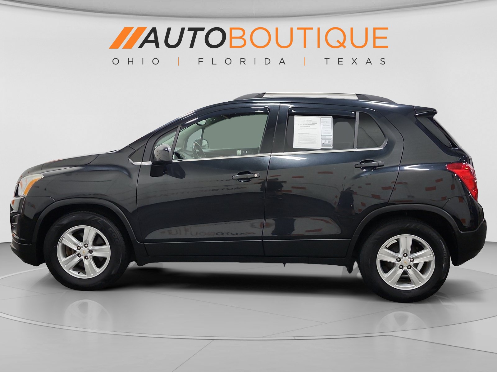 Used 2016 Chevrolet Trax LT w/ LT Sun and Sound Package FWD image 2