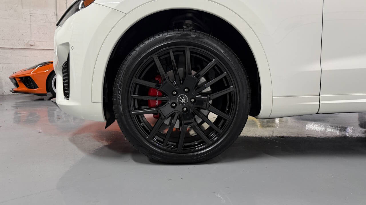 Used 2022 Maserati Levante GT AWD/4WD image 32