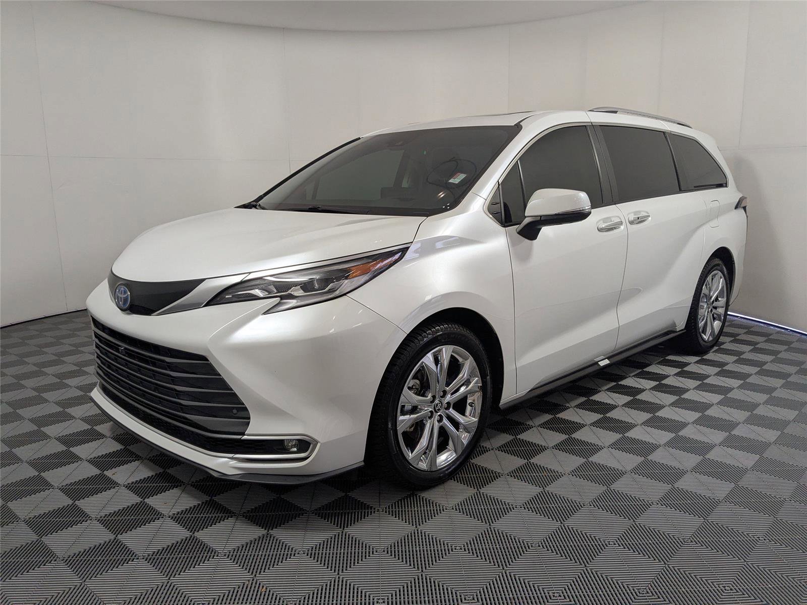 Used 2022 Toyota Sienna Platinum