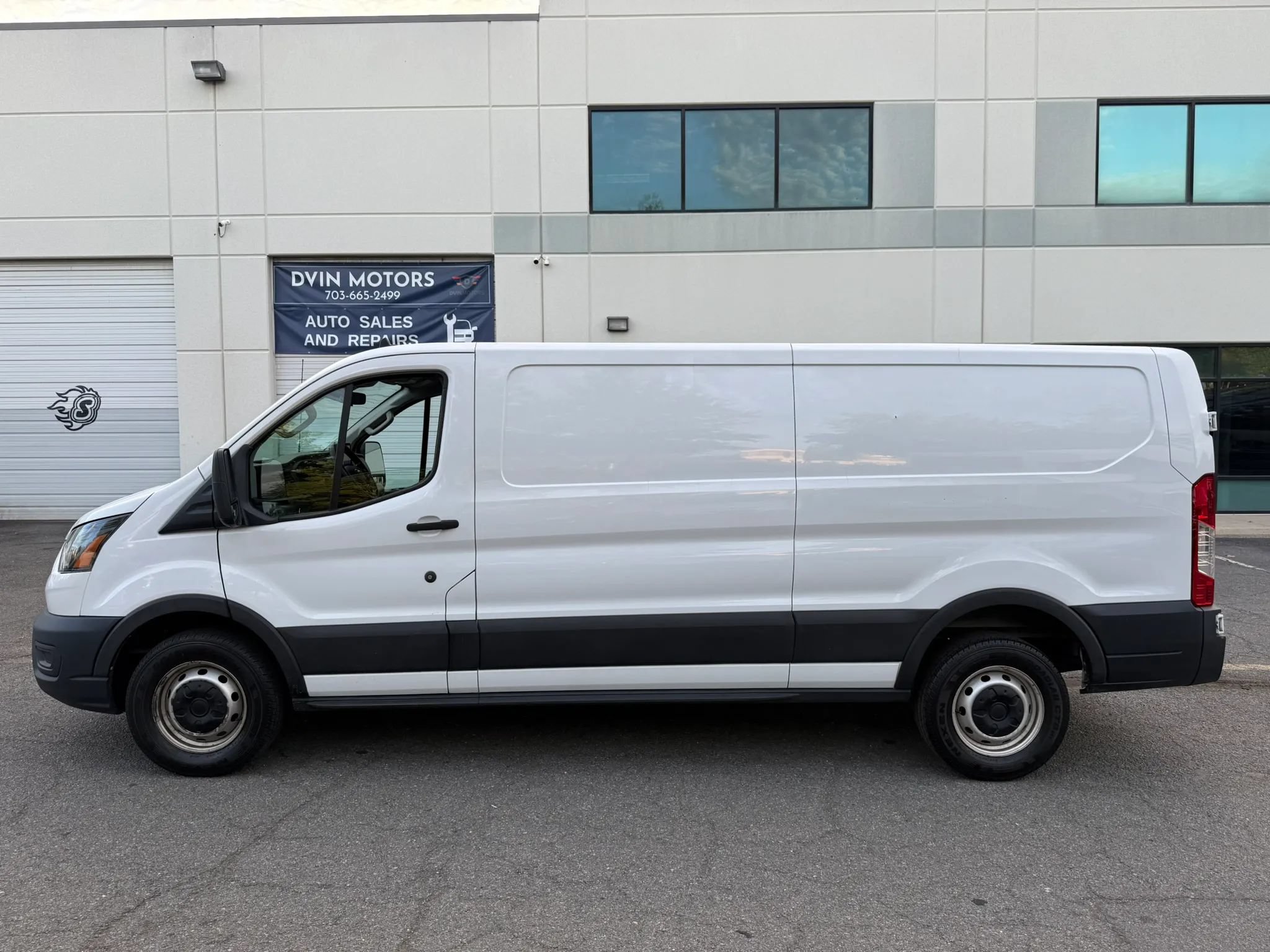 Used 2021 Ford Transit 150 Low Roof RWD image 10
