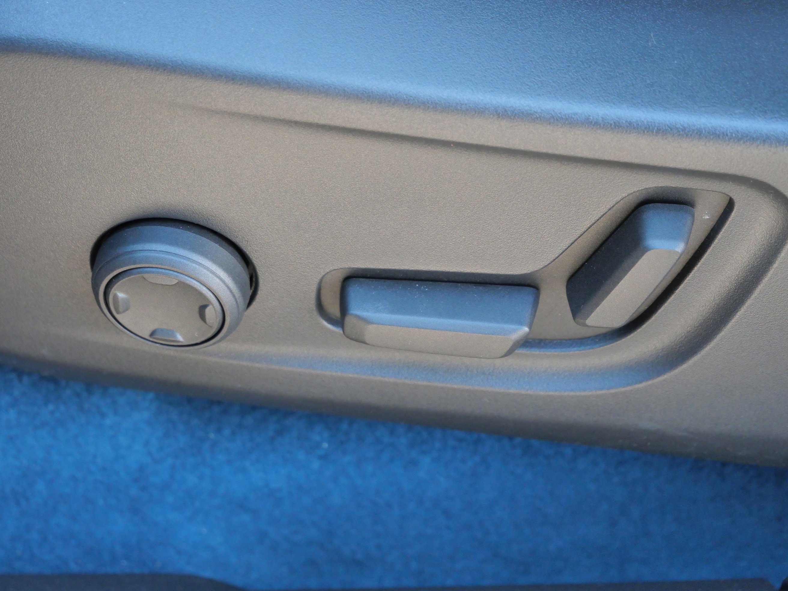 Used 2023 Volvo XC40 Recharge Ultimate image 21