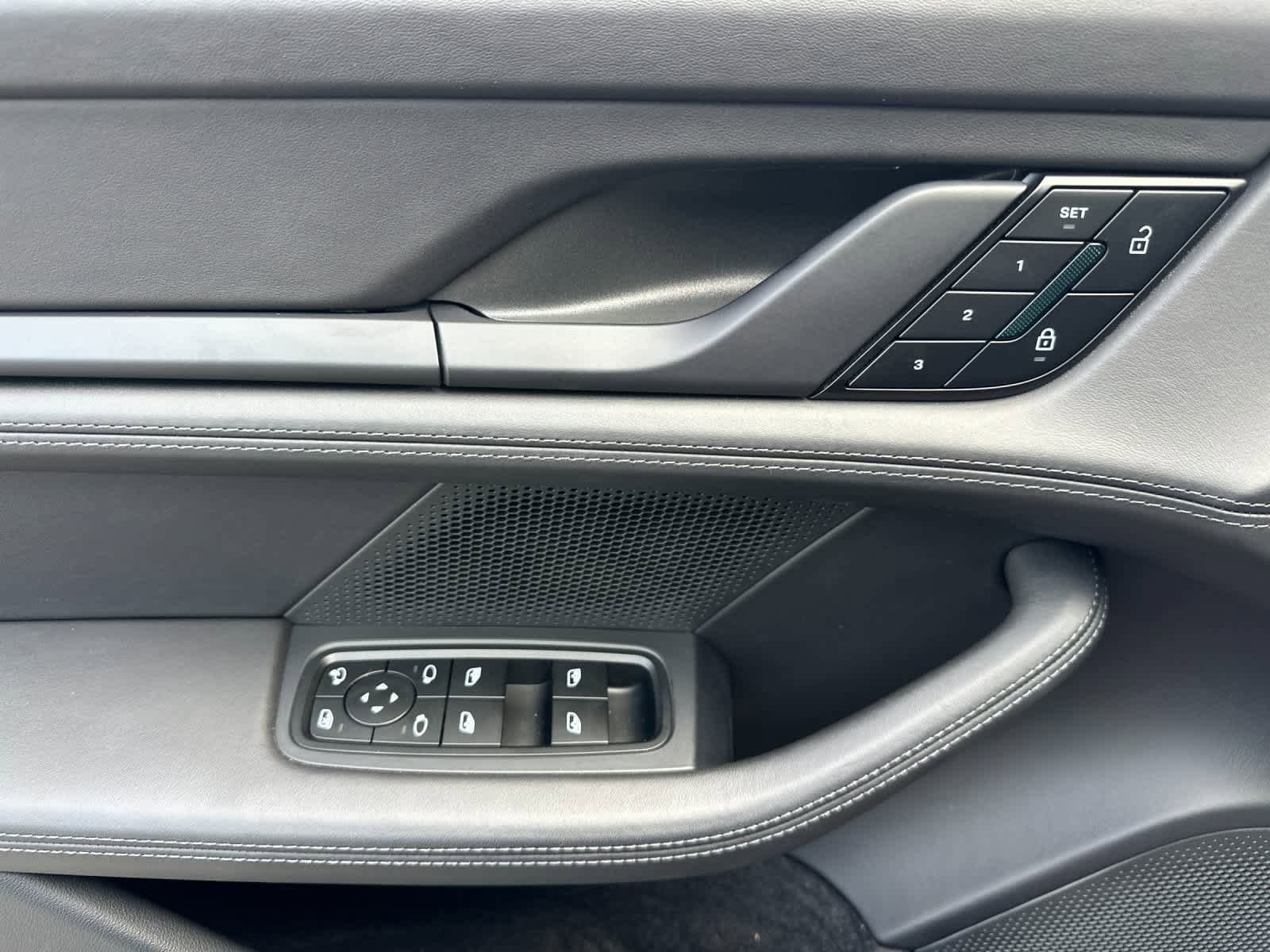 New 2024 Porsche Taycan 4S AWD/4WD image 12