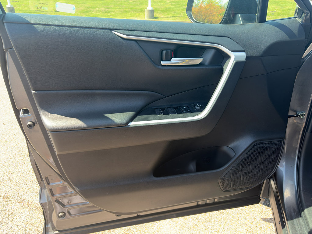 Used 2022 Toyota RAV4 XLE image 10