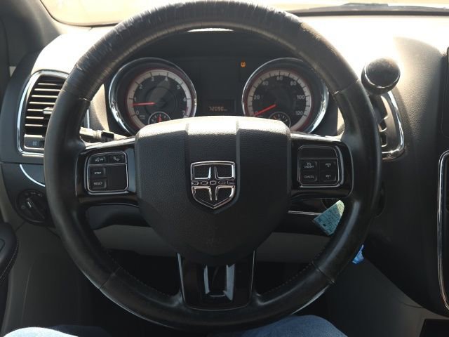 Used 2016 Dodge Grand Caravan SE image 32