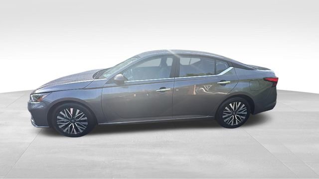Used 2025 Nissan Altima 2.5 SV FWD image 4