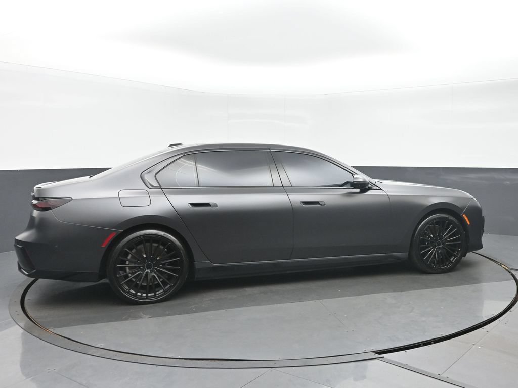 Used 2023 BMW i7 xDrive60 AWD/4WD image 6