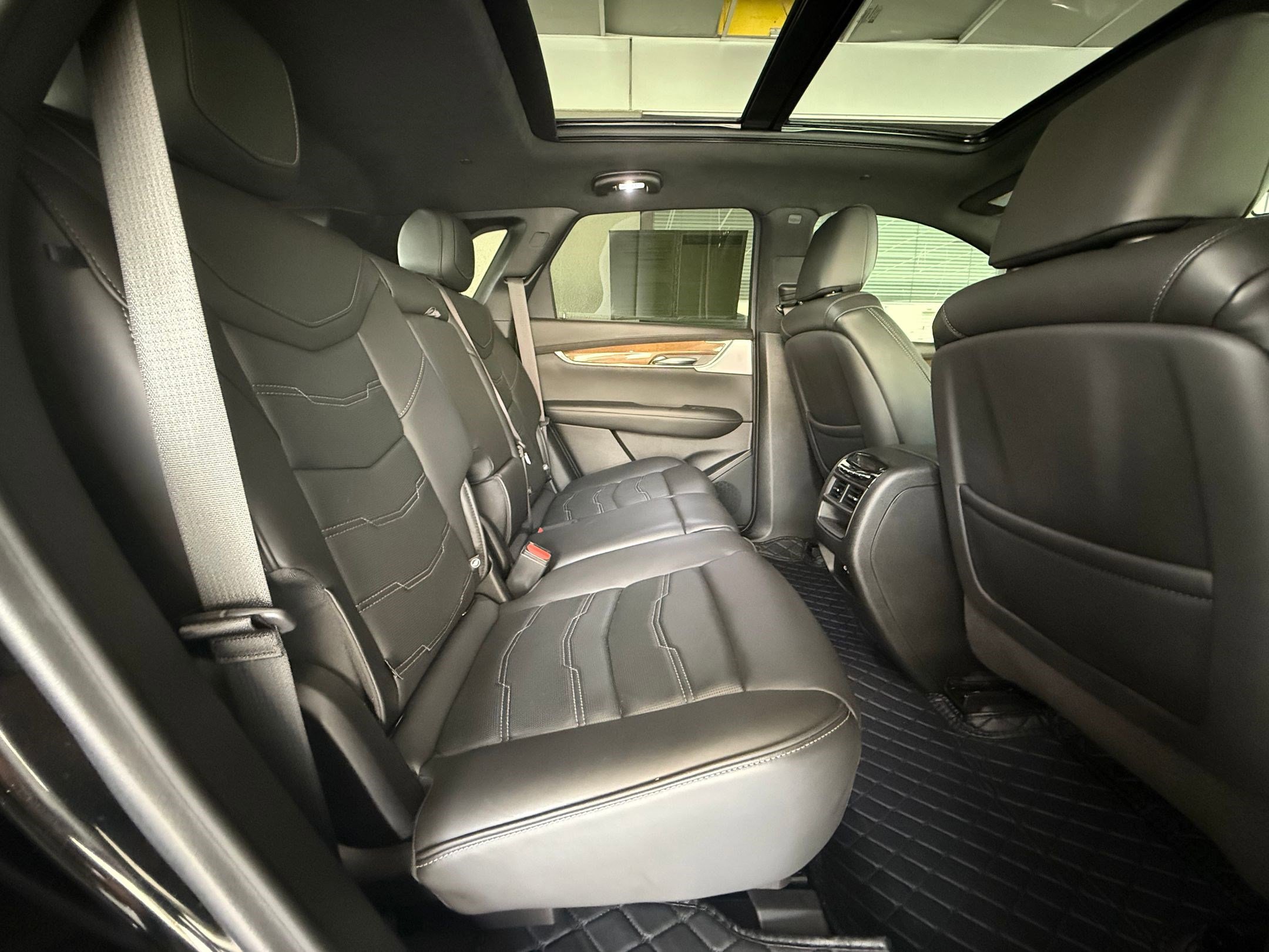 Used 2022 Cadillac XT5 Premium Luxury w/ Platinum Package image 32