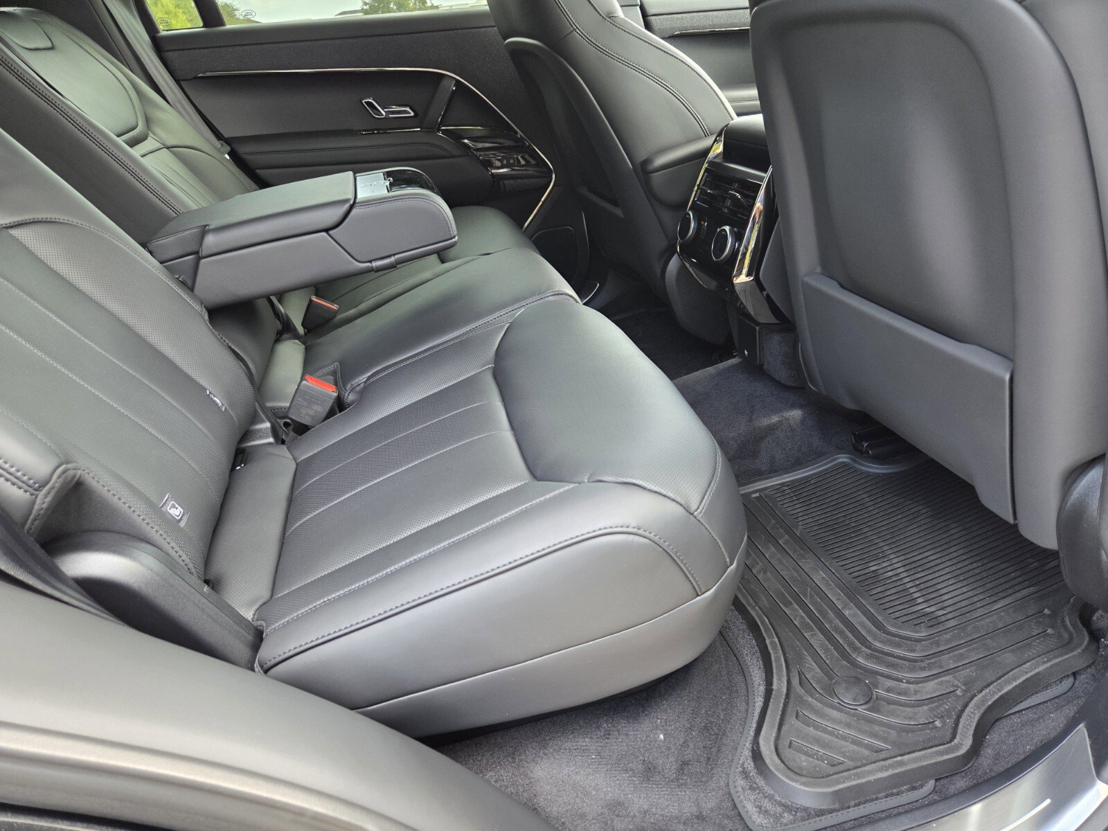 New 2025 Land Rover Range Rover Sport SE image 5