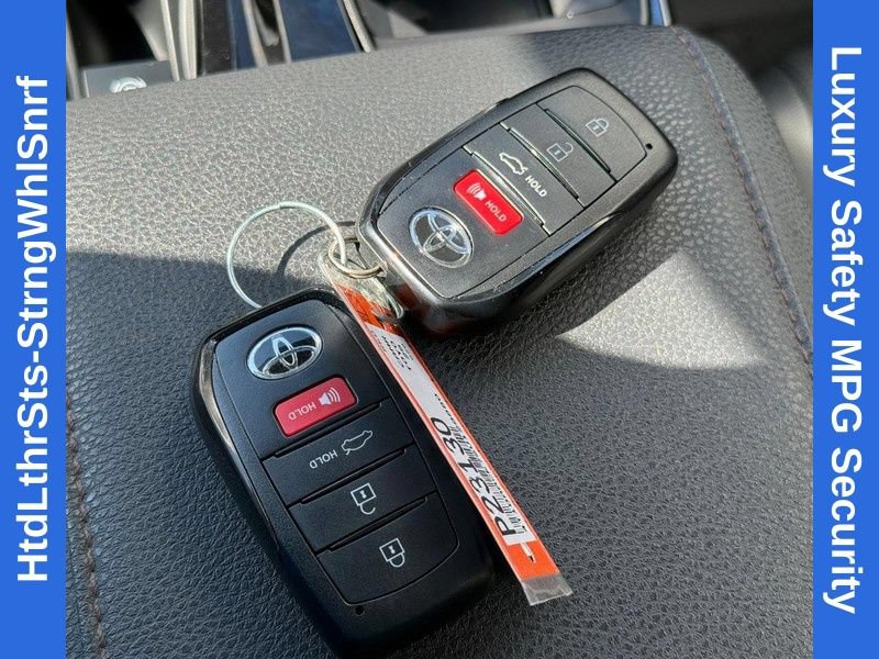 Used 2025 Toyota Camry XLE FWD image 30