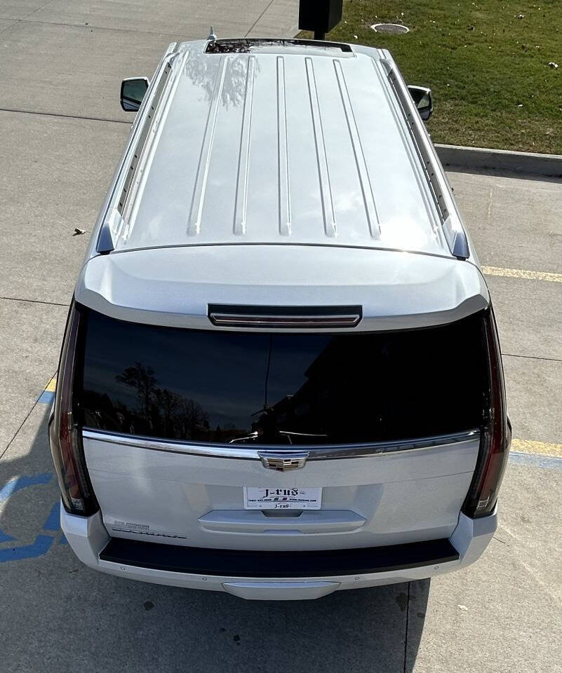 Used 2016 Cadillac Escalade ESV Luxury image 13