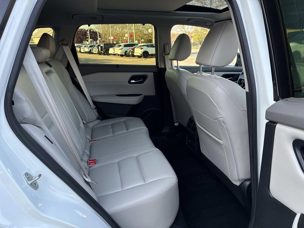 Certified 2023 Nissan Rogue SL w/ SL Premium Package AWD/4WD image 11