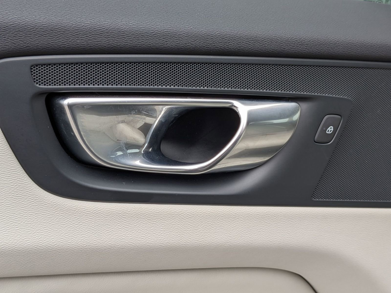 Used 2023 Volvo XC60 B5 Ultimate w/ Climate Package image 28