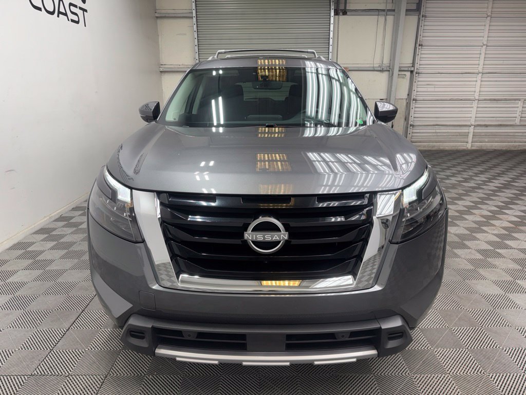 Used 2025 Nissan Pathfinder Platinum FWD image 9
