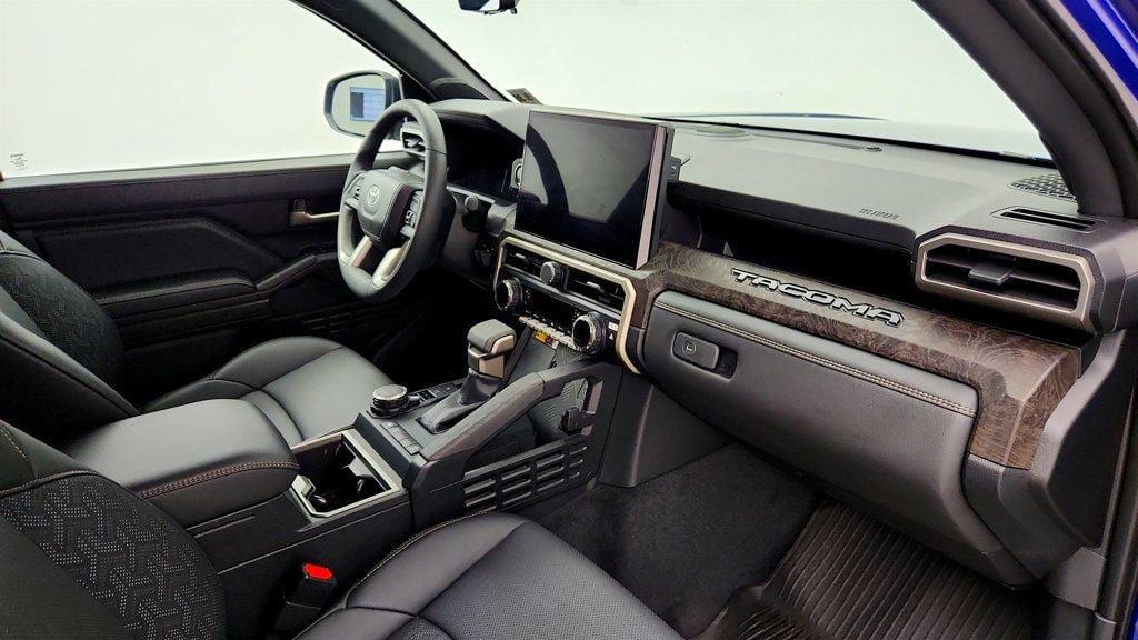 Used 2025 Toyota Tacoma Limited AWD/4WD image 27