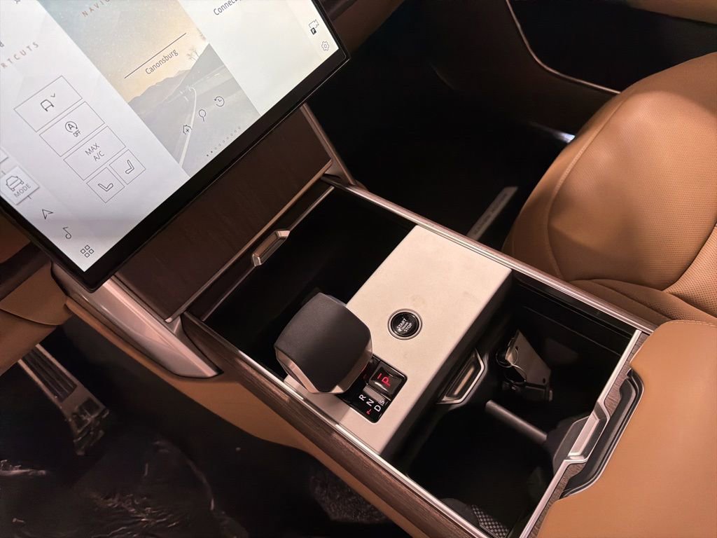 New 2026 Land Rover Range Rover Long Wheelbase SE image 17