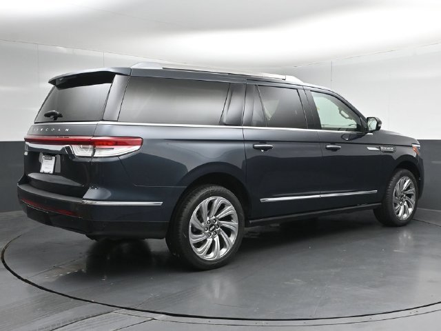 Certified 2024 Lincoln Navigator L Reserve AWD/4WD image 7