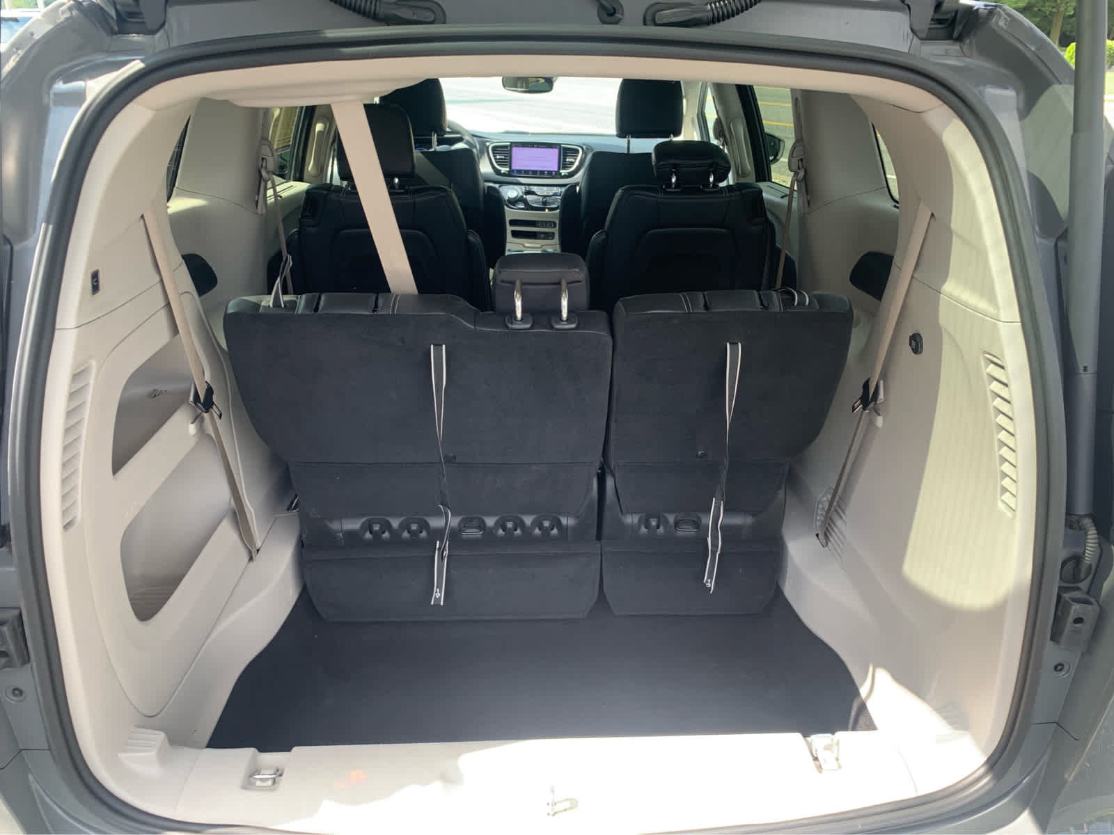 Used 2022 Chrysler Pacifica Touring-L FWD image 6