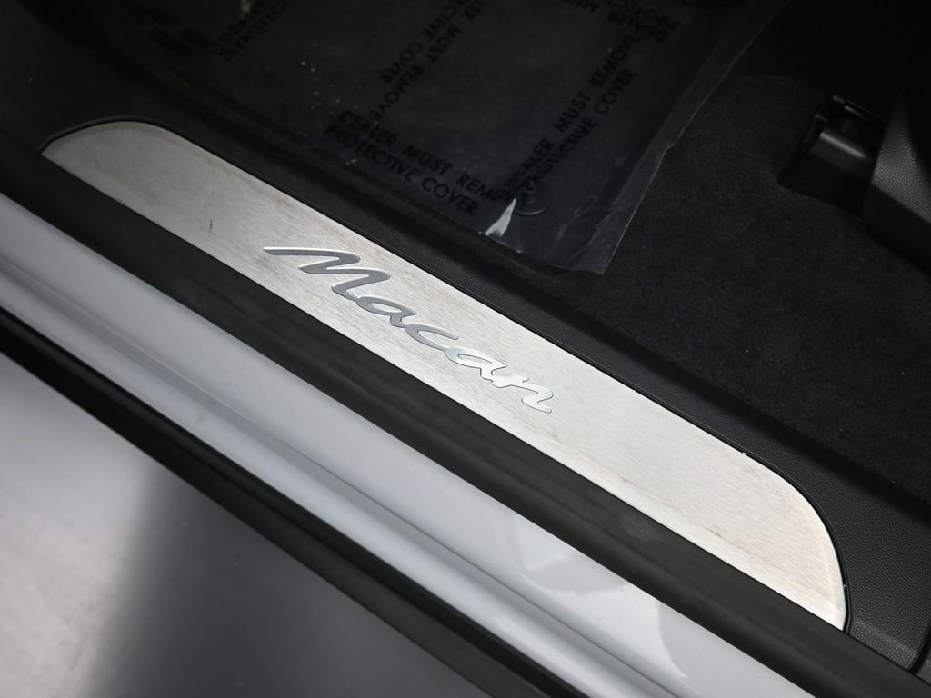 Certified 2025 Porsche Macan Electric image 25
