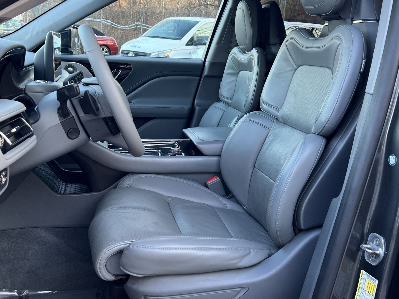 Used 2020 Lincoln Aviator Reserve w/ Equipment Group 202A image 11