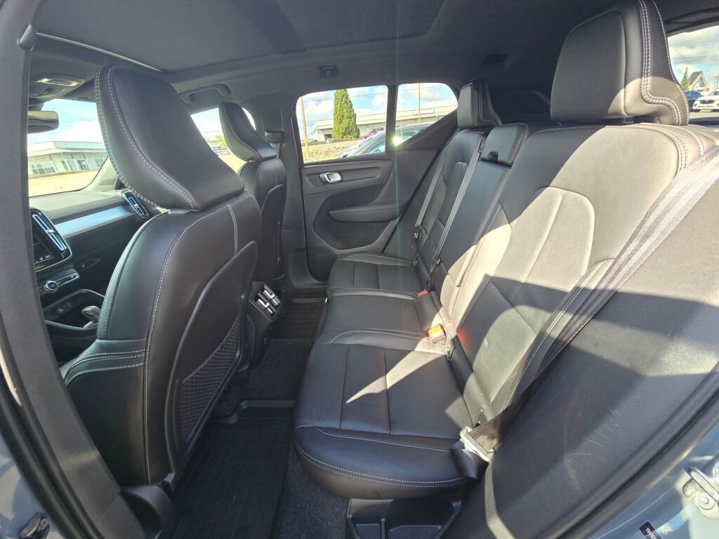 Used 2020 Volvo XC40 T5 Momentum w/ Protection Package image 13