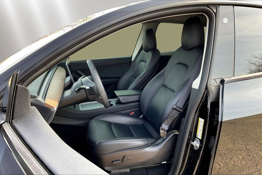 Used 2022 Tesla Model Y Long Range image 20
