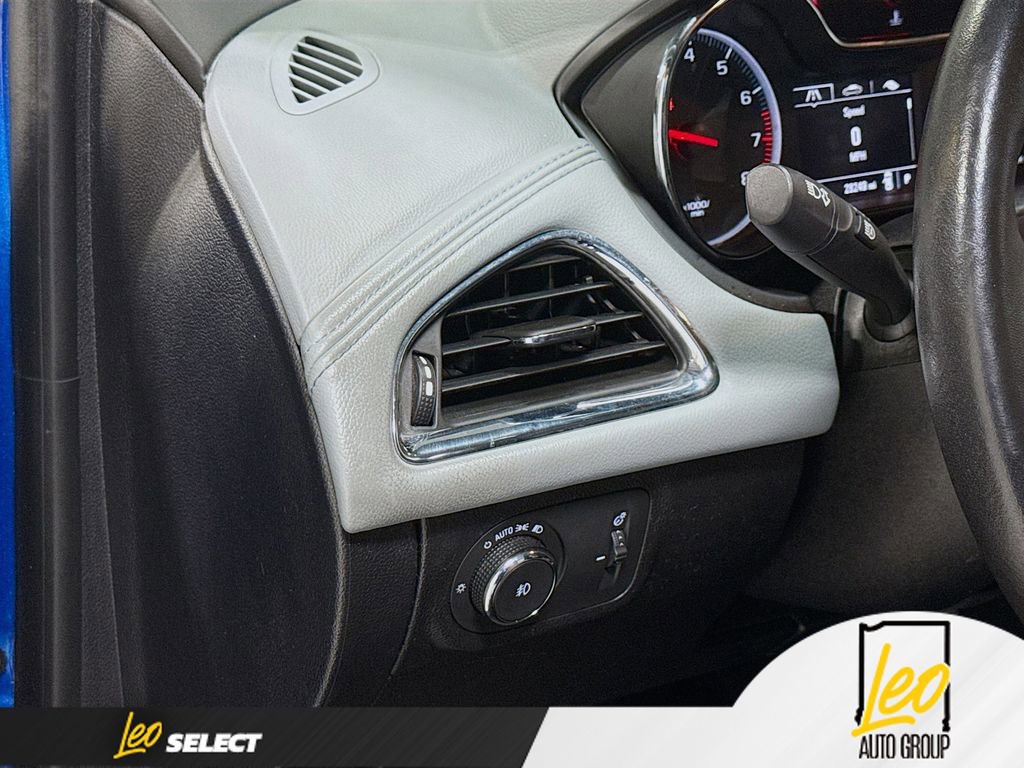 Used 2019 Chevrolet Cruze Premier w/ Sun And Sound Package FWD image 10