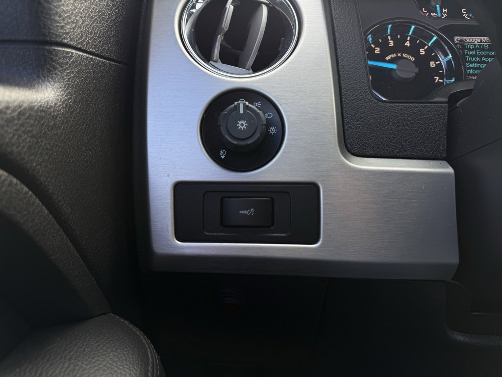 Used 2014 Ford F150 Platinum image 12