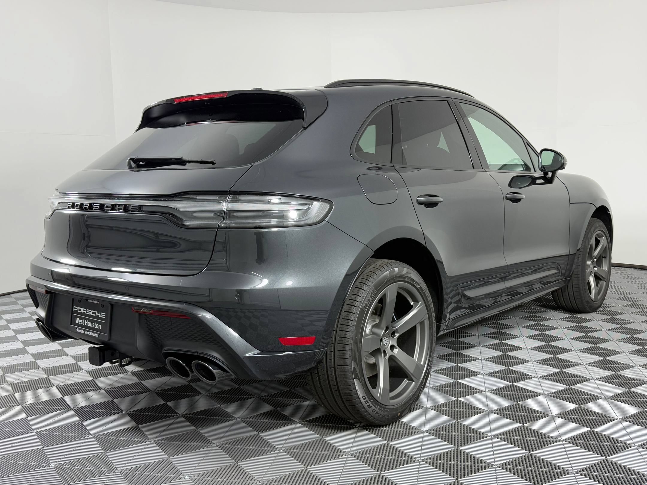 Certified 2026 Porsche Macan AWD/4WD image 9