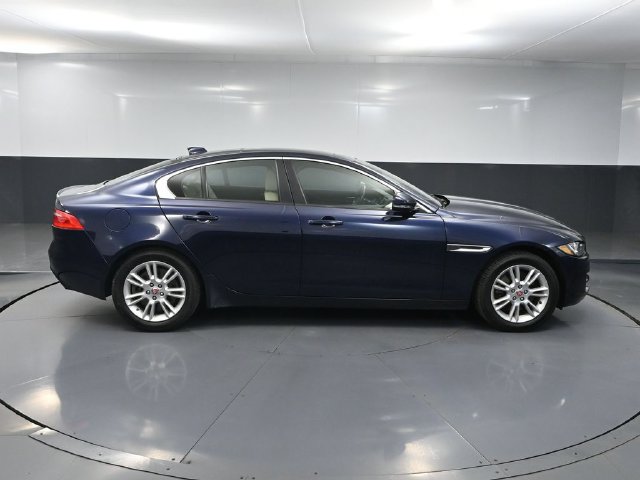Used 2018 Jaguar XE Premium AWD/4WD image 3