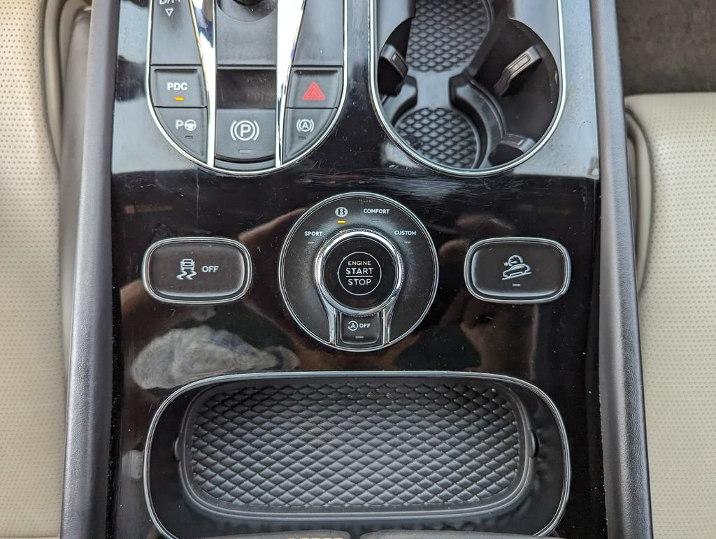 Used 2018 Bentley Bentayga AWD/4WD image 27