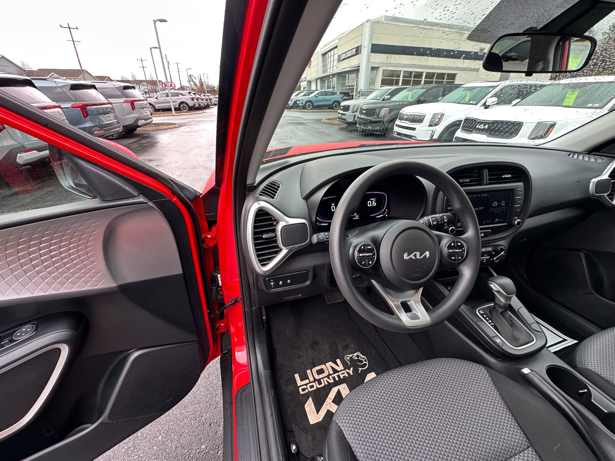 Used 2023 Kia Soul LX image 23