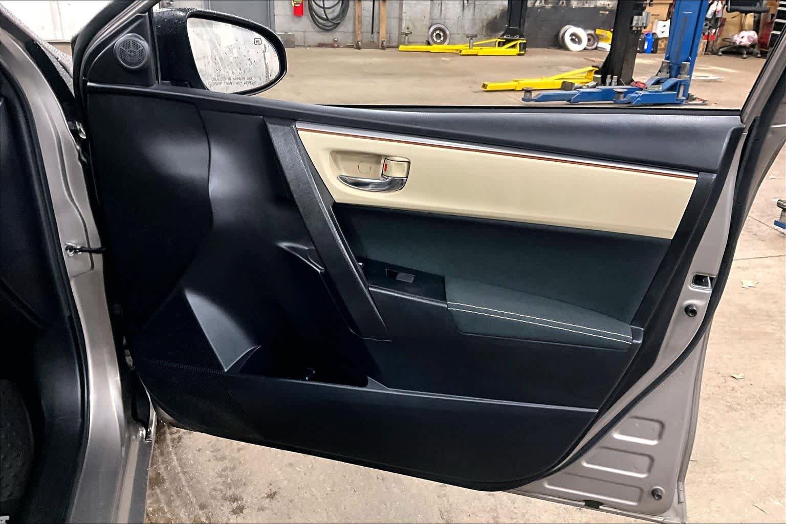 Used 2016 Toyota Corolla LE FWD image 21