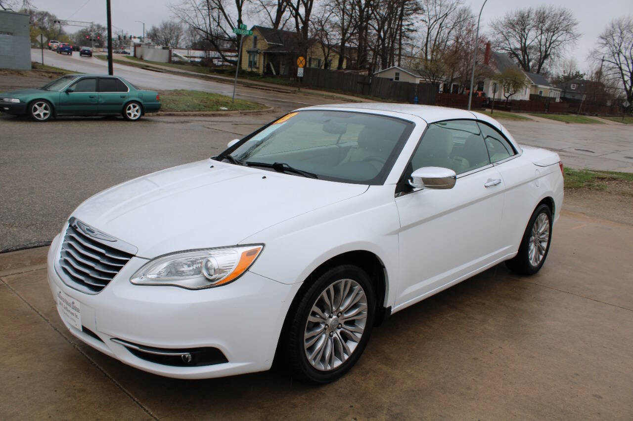 Used 2013 Chrysler 200 Limited image 4