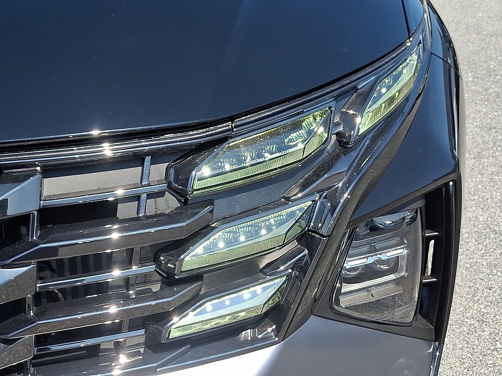Certified 2025 Hyundai Tucson Limited AWD/4WD image 10