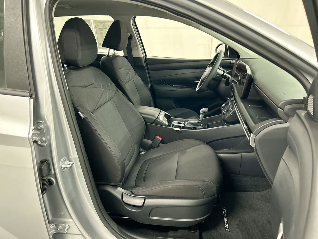 Used 2025 Hyundai Tucson SE image 22