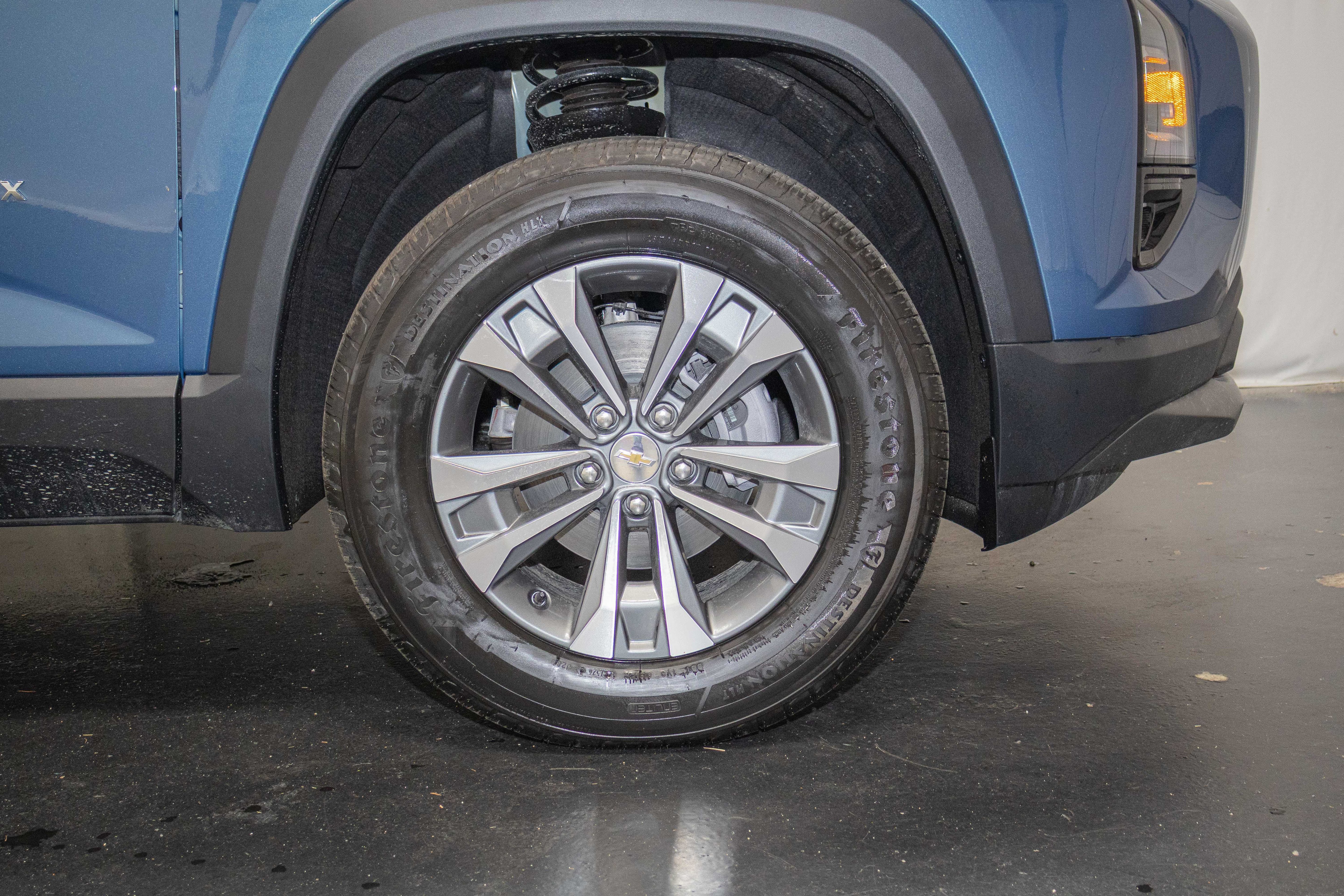 New 2027 Chevrolet Equinox LT w/ Safety and Technology Package FWD image 6